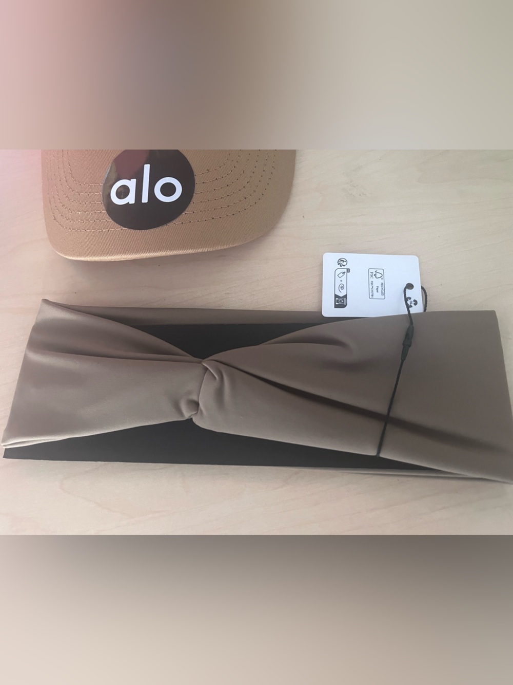 ALO Yoga LOT BUNDLE unisex Trucker Hat Tan hair Gold Embroidered Logo headband - Picture 5 of 5